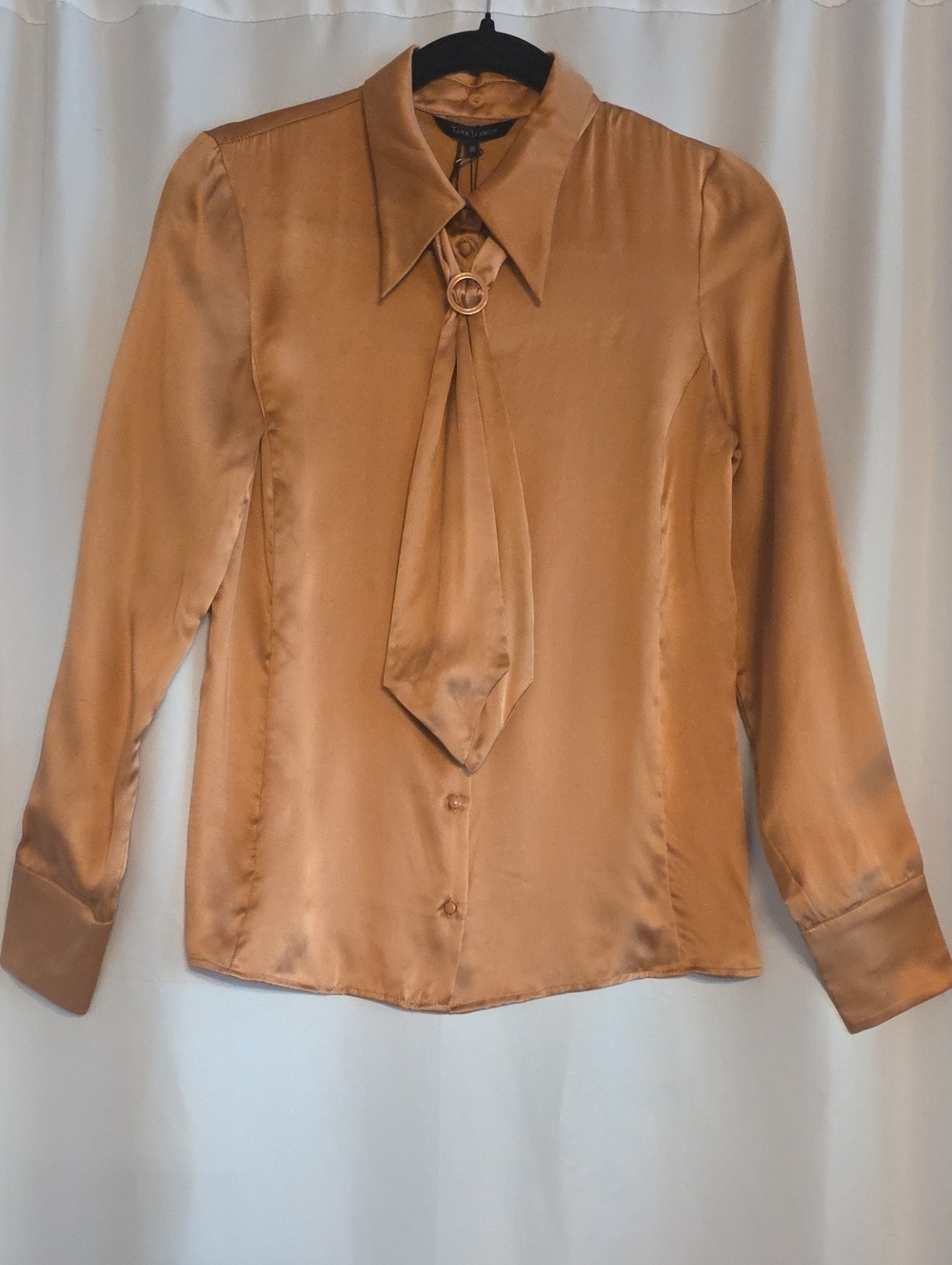 Tara Jarmon Silk  Satin Tie-Neck Button-Down in Beigerose Size 36 EU  17 Pit-pit